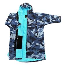 Dryrobe Advance long sleeve blue/camo blue i gruppen Våtdräktsprodukter / Våtdräktstillbehör / Poncho och handdukar hos Surfspot Sweden AB (MLSDABLCAMB)