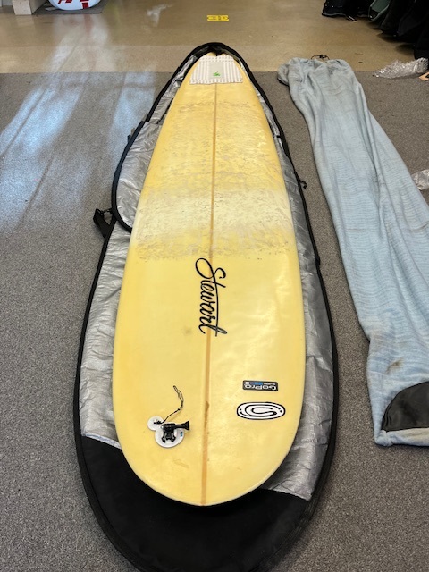 Stewart 9 fot med boardbag, strumpa och leash (Begagnad) i gruppen Vågsurf / Vågsurfbrädor / Longboards hos Surfspot Sweden AB (Stewart9)